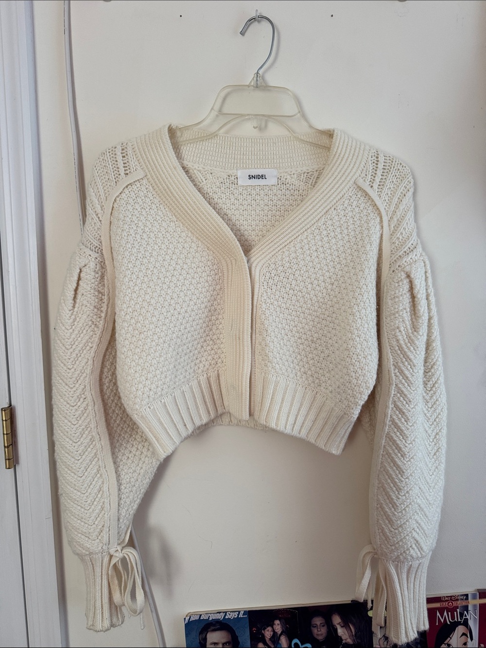 Cream Cropped V‑Neck Cable Knit Sweater